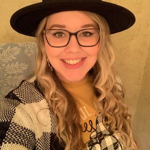 Meet your Posher, Amber